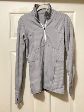 Lululemon size 4 quarter zip and thumbholes